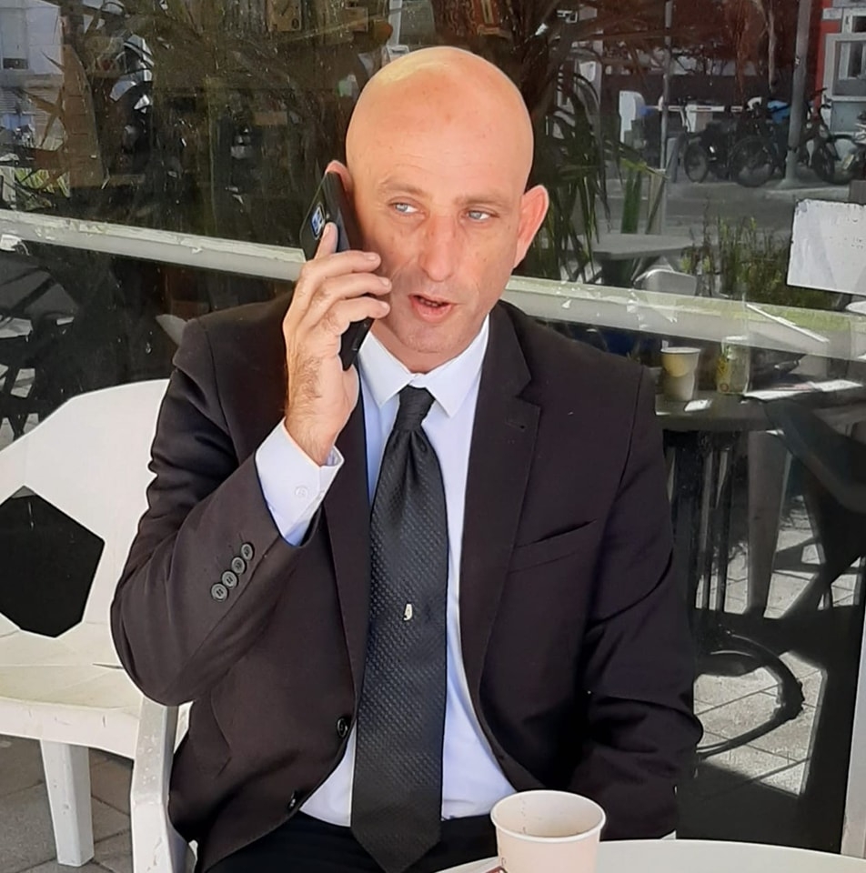 עורך דין עופר כגן בפגישה עסקית